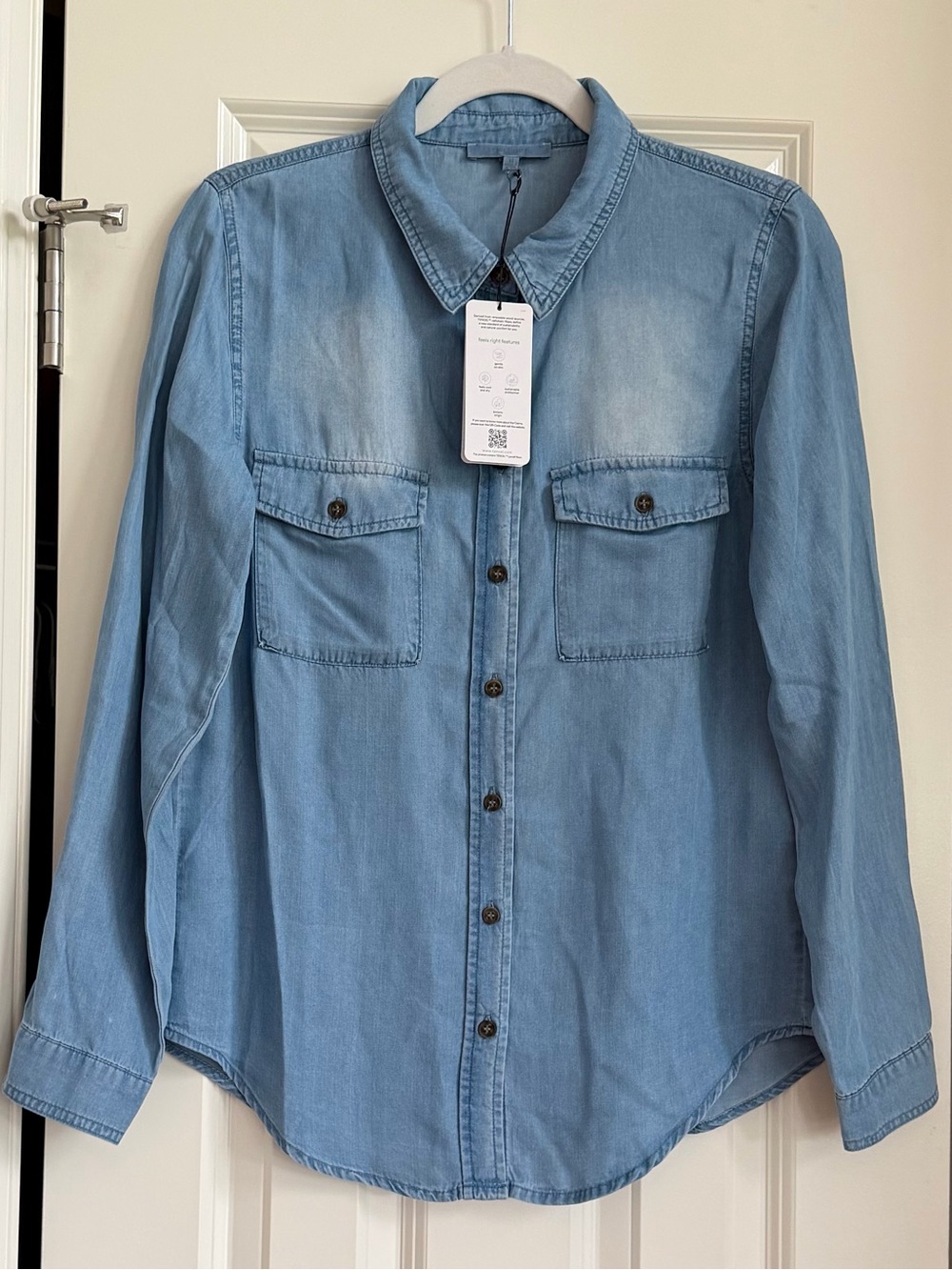 NWT Love Tree Light Wash 100% Tencel Denim Button Shirt Women’s Size M Chambray